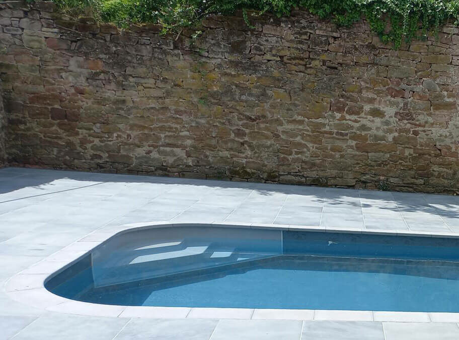 Construction de piscine dans les Vosges : quels travaux prévoir ?